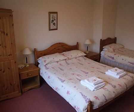 Cefn Uchaf Guesthouse Garndolbenmaen Bagian luar foto
