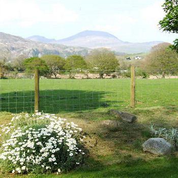 Cefn Uchaf Guesthouse Garndolbenmaen Bagian luar foto