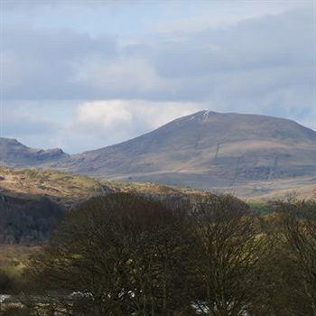 Cefn Uchaf Guesthouse Garndolbenmaen Bagian luar foto