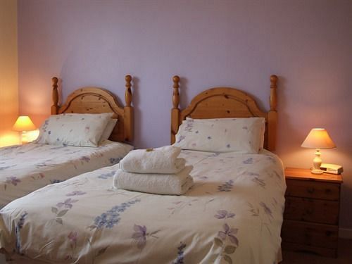 Cefn Uchaf Guesthouse Garndolbenmaen Bagian luar foto